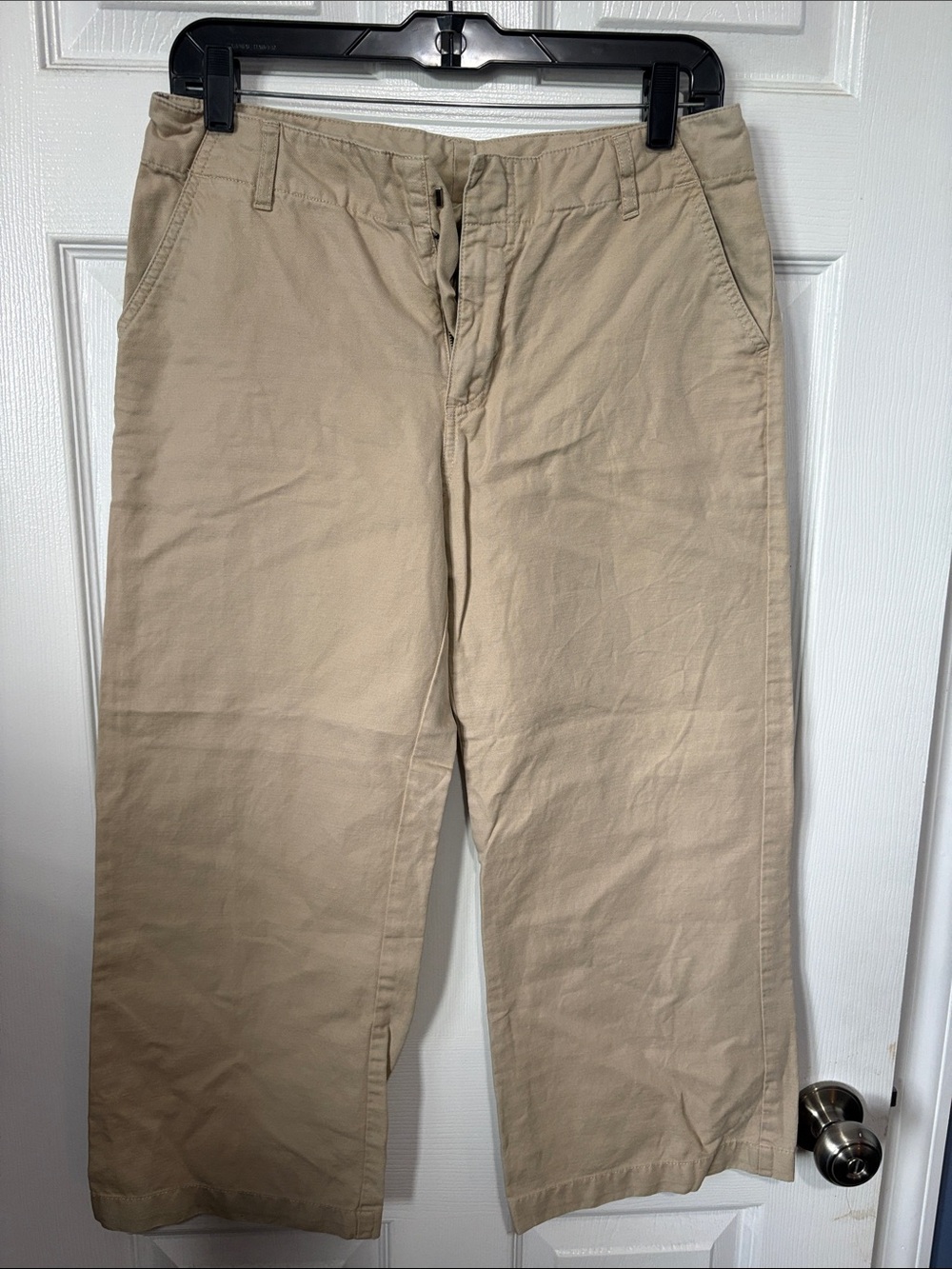 GAP Khaki Capri Pants